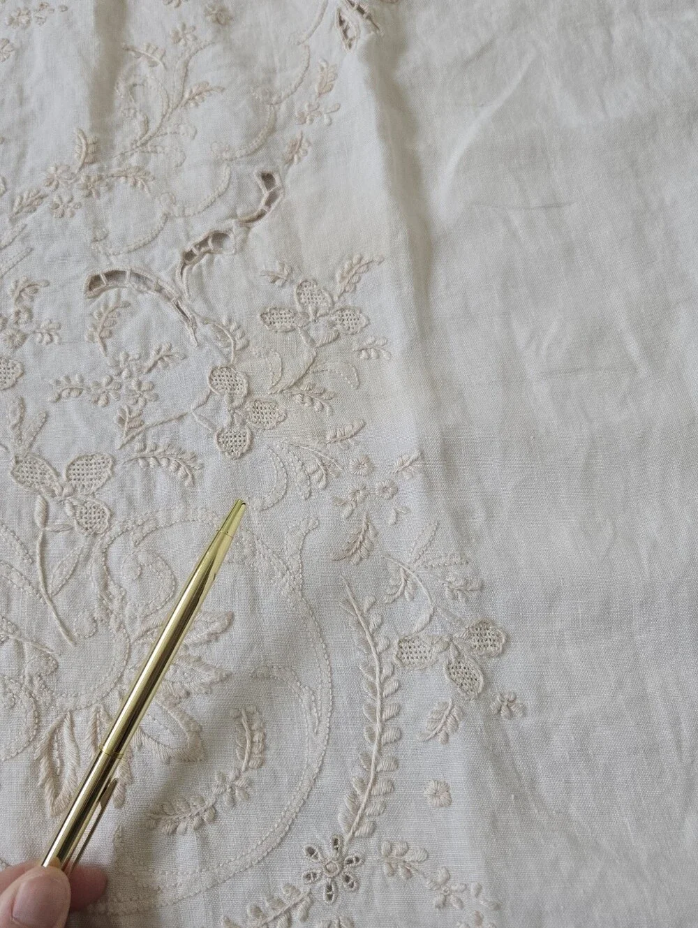 Vintage Linen Rectangular Tablecloth Delicate Embroidery Cutwork 94